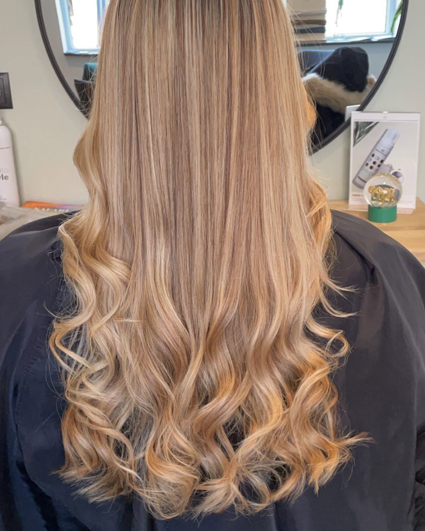 Lang blond haar met zachte slag